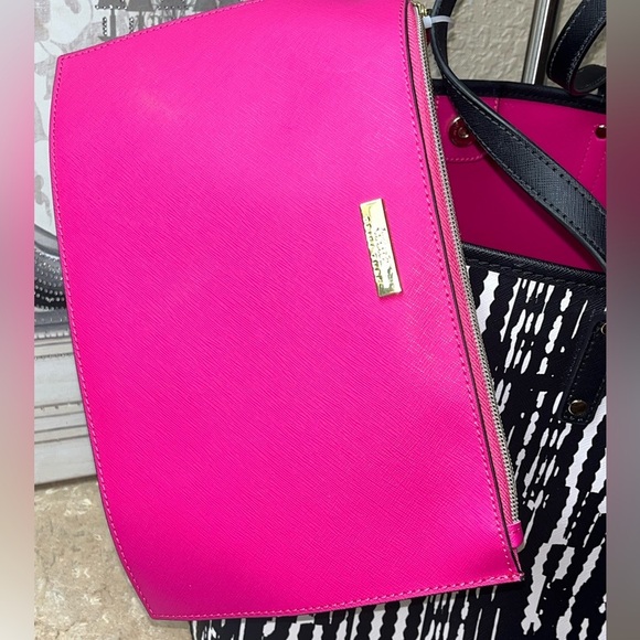 Trina Turk Bag w/Pouch, Black & White Print, Pink inside - Picture 4 of 9